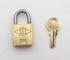 Ancien petit Cadenas SOS 220 et sa clé d'origine