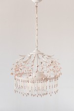 Lustre Suspension en Métal avec Fleur Blanc et Rose et Pampilles en Plastique
