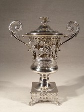 ANCIEN SUPERBE CONFITURIER EN ARGENT MASSIF EPOQUE EMPIRE AMOURS PANTHERE VIGNE