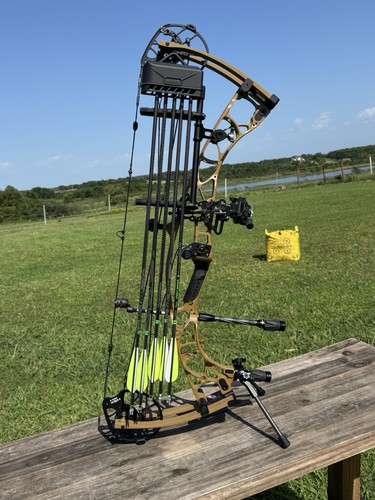 Loaded 2025 hoyt alpha 32 - loaded,