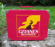 VALISE PUBLICITAIRE VINTAGE GITANES BLONDES CIGARETTES - EN MÉTAL - VIDE
