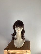 Perruque brune aux reflets