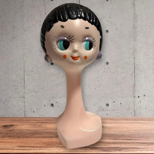 Twiggy mannequin head - twiggy, coin