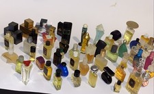 Lot de 60 miniatures de parfum