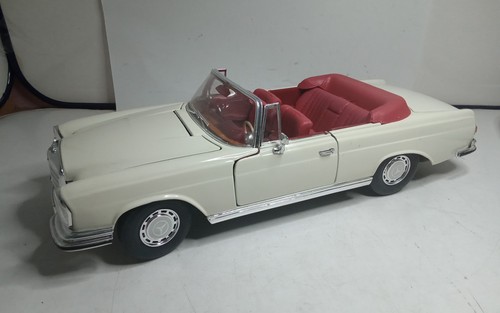 Maisto mercedes benz - 1/18,
