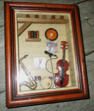 Ancien coffret vitrine cadre-Thème  musique - Contrebasse,  Saxo, vinyle. . .