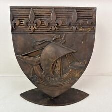 Médaille Plaque Présentoir Blason De Paris ? Bâteau Voile Océan Drago