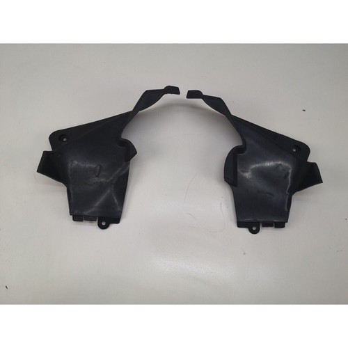Plastique avant droite gauche - droite,