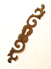 Ancienne Entrée de serrure de porte d'armoire ou de buffet Louis XV  en Laiton