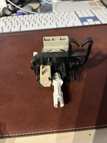 Moteur blocage porte pyrolyse - moteur,