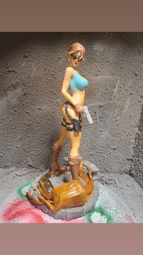 Lara croft figurine - lara,
