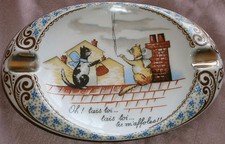 Cendrier porcelaine de Limoges polychrome & or " Chat & chatte à la cigarette "