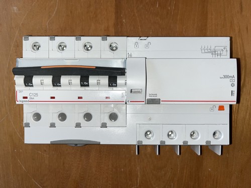 Disjoncteur 409803 - disjoncteur,