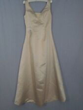 Robe longue décolletée sans manche à jupe évasée et lacet dans le dos T.(40-42)