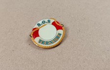 pin's bouée sauvetage / SOS Ternura - SOS tendresse (époxy base dorée)