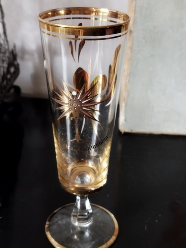 Ancien verre pied souvenir - ancien, a