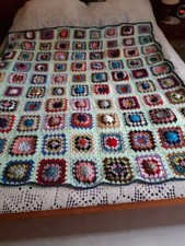 plaid vintage au crochet en laine    fait mains   1,30 m  sur 1,45 M