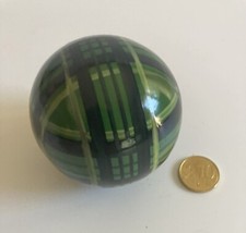 Magnifique boule en verre Presse papier décoré main motifs lignes de couleurs