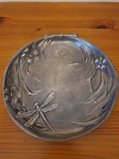 Assiette en étain martelé art nouveau décor libellule et fleurs Achille Gamba ?