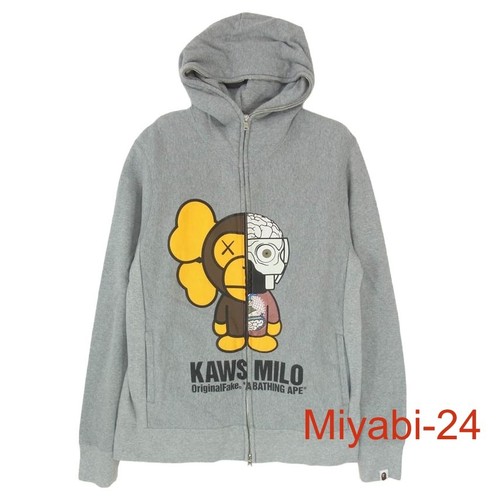 A BATHING APE 11AW × KAWS