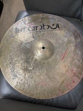 Cymbale symphonique fissurée