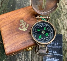 Boussole à pouce militaire