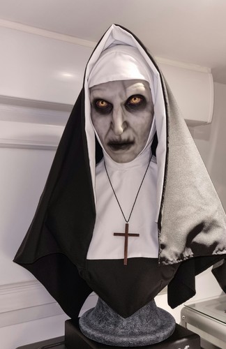 The nun valak - valak, size