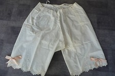 ANCIENNE CULOTTE FENDUE -