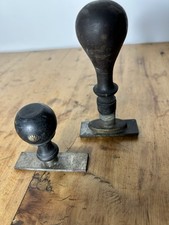 Lot De 2 Anciens Tampons