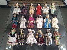 Lot de 18 Poupées Porcelaine