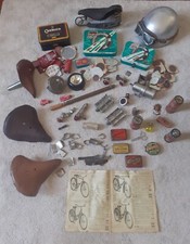 Lot vélo ancien Selle Cuir Plaque Boite Lamp Pedale Catalogue Pompe Moto Lunette