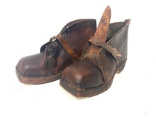 Ancienne Paire de Brodequins de ski année 1940 période ww2