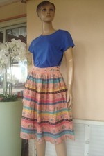 JUPE ORIGINALE MULTICOLOR TOUTE BRODEE + TOP BLEU T 36/38  CEREMONIE COSTUME