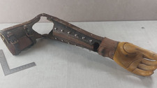 Ancienne prothèse de bras gauche, en cuir, bois et métal, WW1