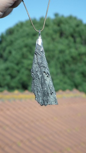 Pendentif kyanite noir - kyanite,