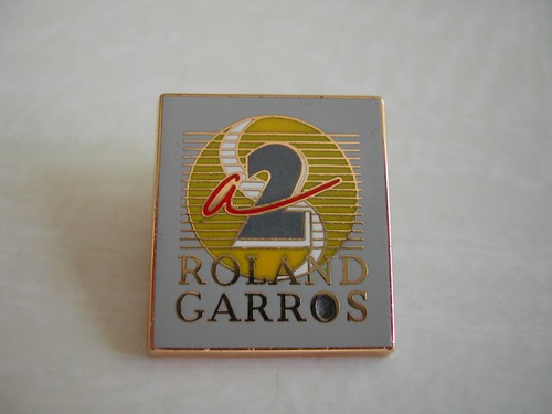 Rare pin media radio - rare,