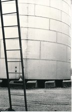 Paysage Urbain c. 1960 - Cuve SIlo Acier et Echelle - NV 8065