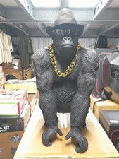 statue gorille