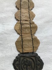 Birmanie, petit livre de prières bouddhiste en bois.