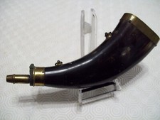 chasse poire a poudre noire vide en corne de bovin noire collection