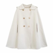 Femme à Cape Manteau Chaud