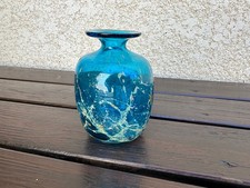 Vase en verre soufflé signé