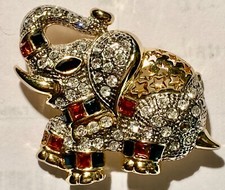Broche éléphant métal doré, strass swarovski VINTAGE