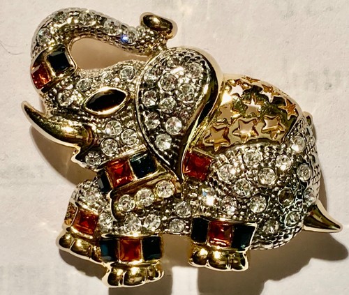 Broche éléphant métal