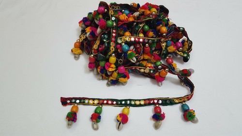 Beau pompon bonne taille - , et