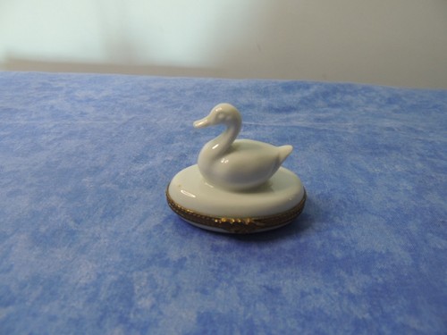 Joli pilulier ovale canard - pilulier,