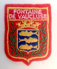 Écusson ancien FONTAINE DE VAUCLUSE en feutrine brodée - France