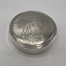 RARE BOITE RONDE EN ARGENT