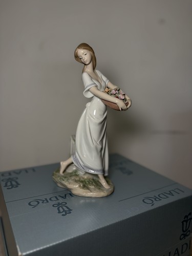 Rare lladro figurine privilege - figurine,