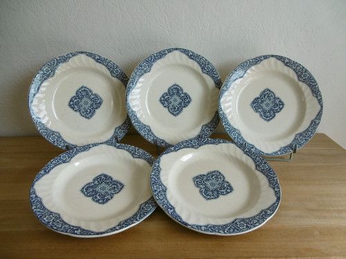Cinq assiettes creuses - assiettes,